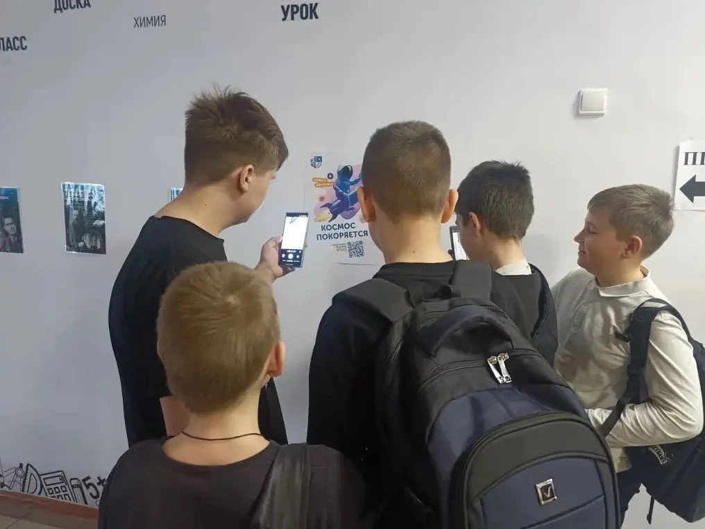 🚀Яркий космический праздник в корпусах школы!  В корпусах нашей школы в честь 65-летия Дня космонавт