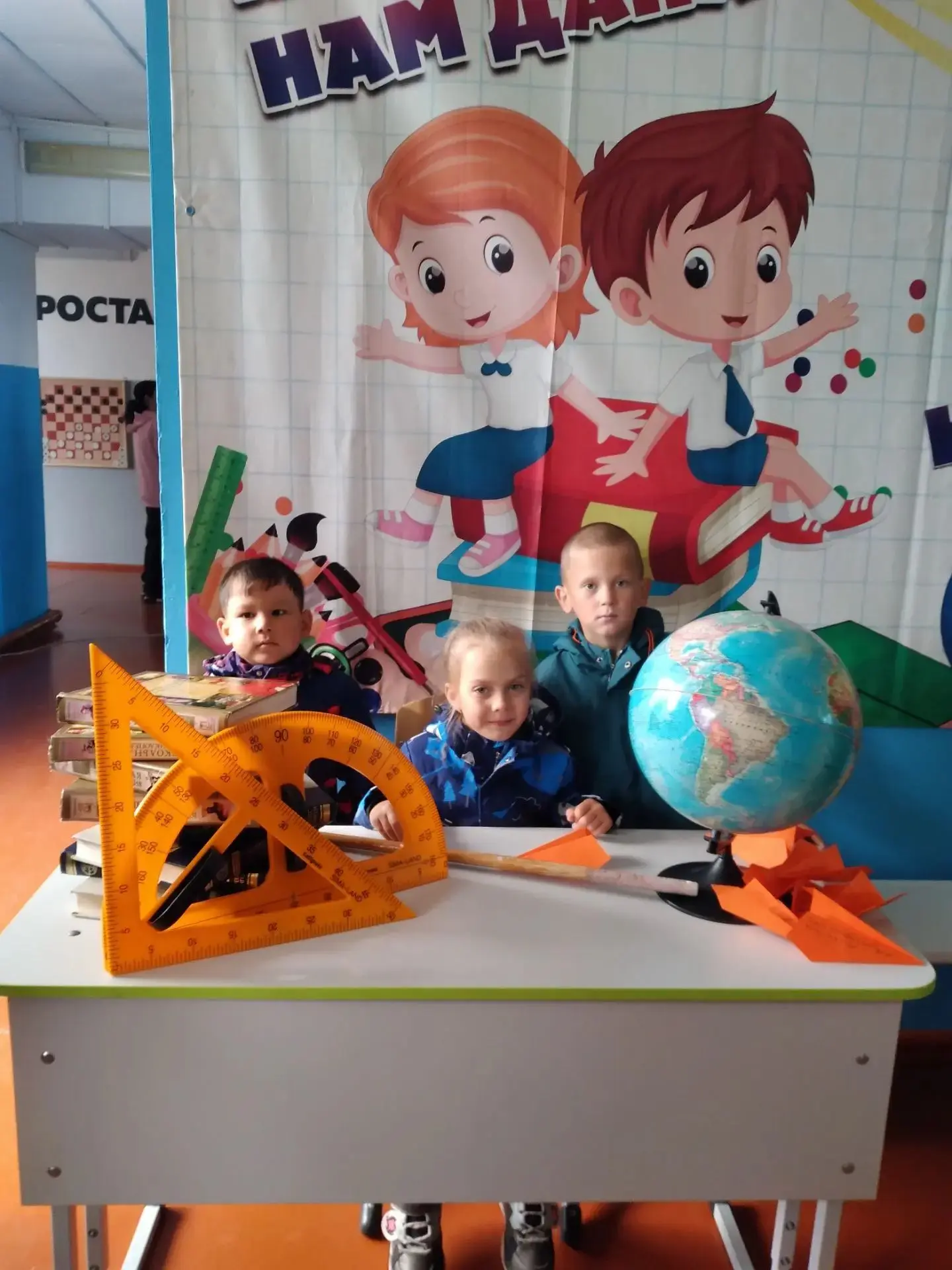 Дети подготовительной к школе  группы посетили  торжественную линейку 1 сентября 🍁