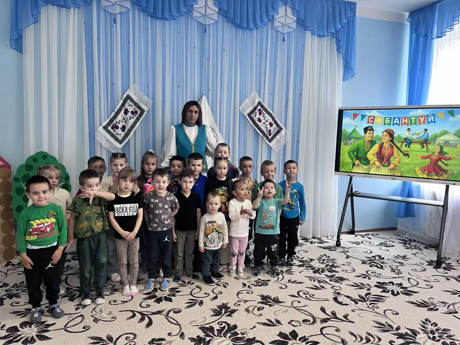 Бүген безнең балалар бакчасында күптән көтелгән татар халкының милли бәйрәме, «Сабантуй...
