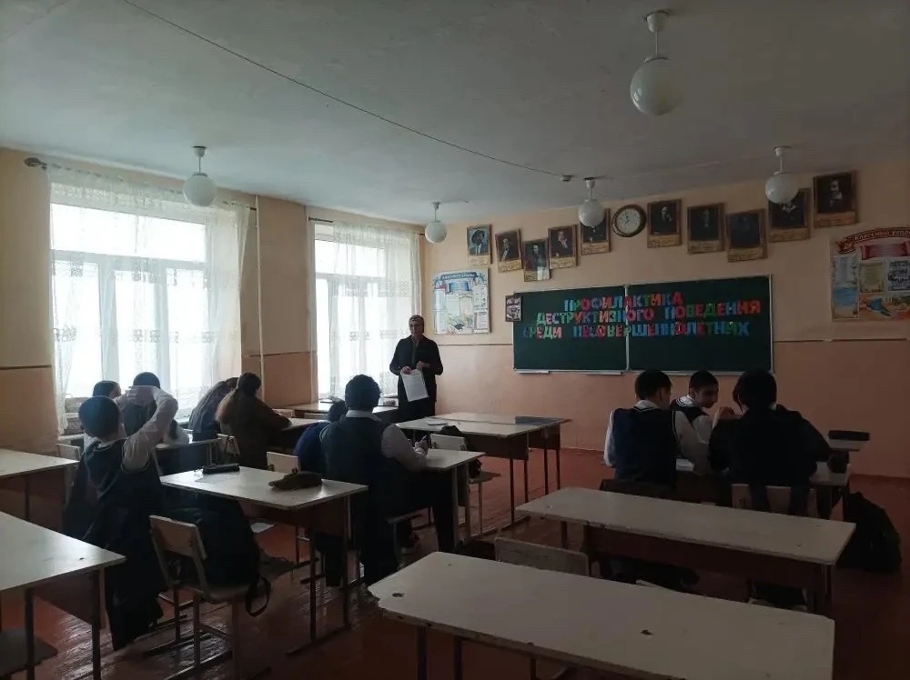 Профилактика деструктивного поведения: как прошёл классный час в 8 «А»  В 8 «А» классе состоялся важ