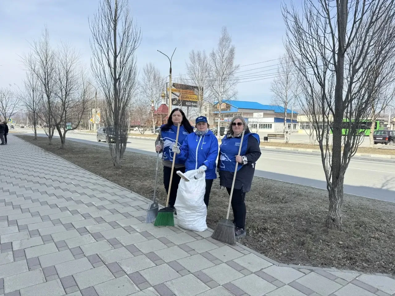 Коллектив Контрольно-счетной палаты Анивского муниципального округа вместе с председателем