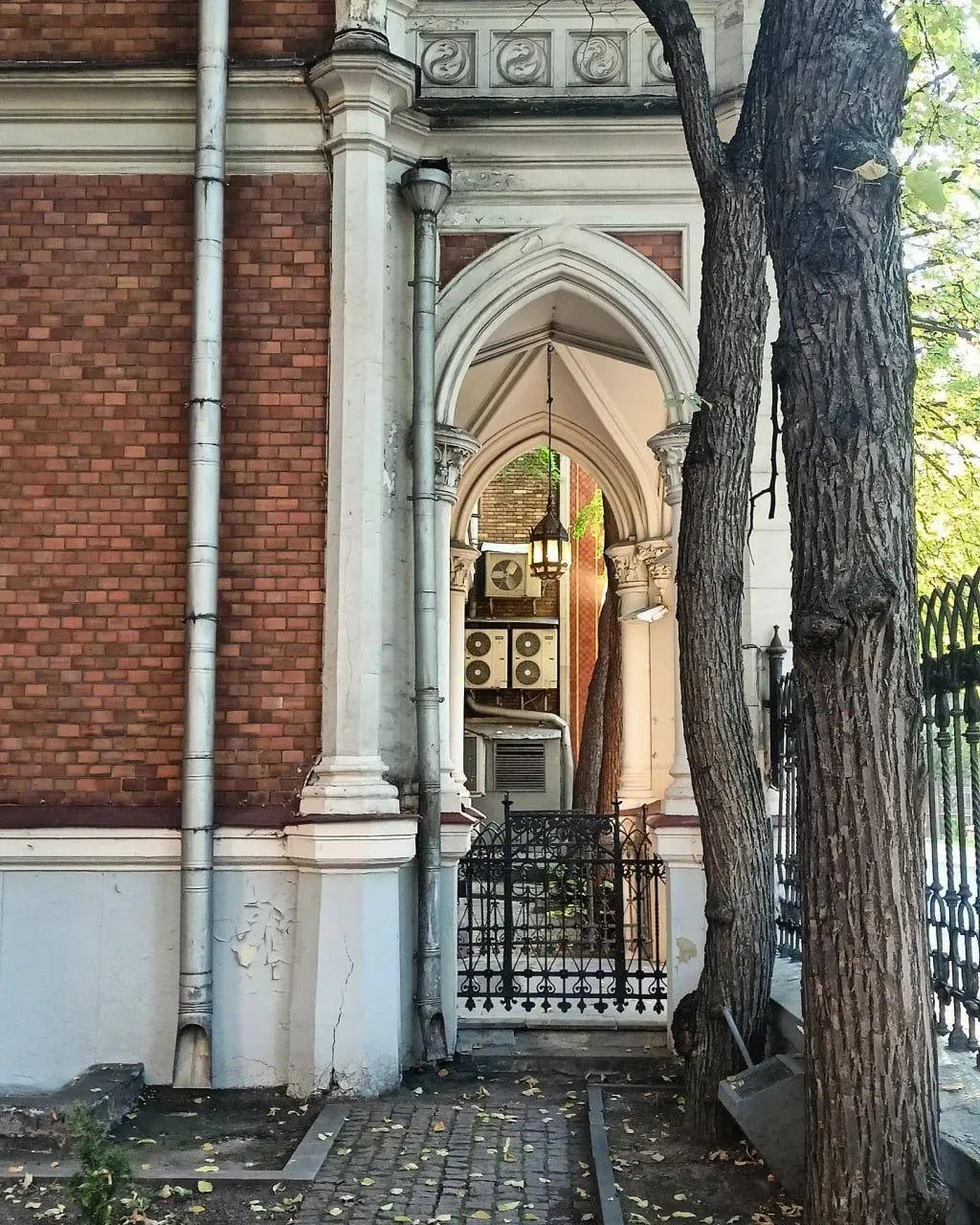 #гуляемпоМоскве  🏰 Дом архитектора — неоготический особняк в центре Москвы  Центральный дом архитект