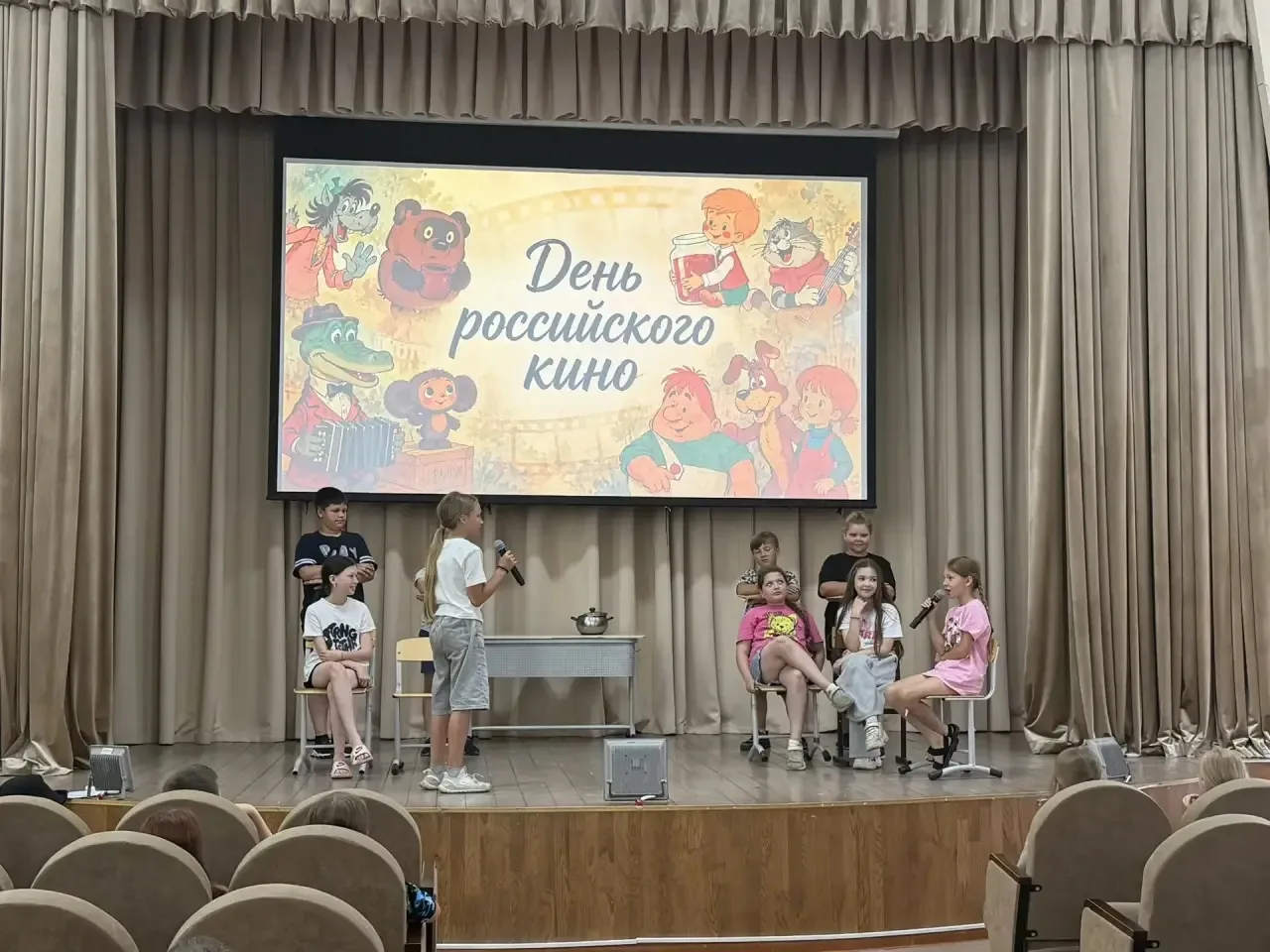 День Российского кино в школьном лагере: юные актёры на сцене!🎬

В нашем школьном лагере прошло ярк