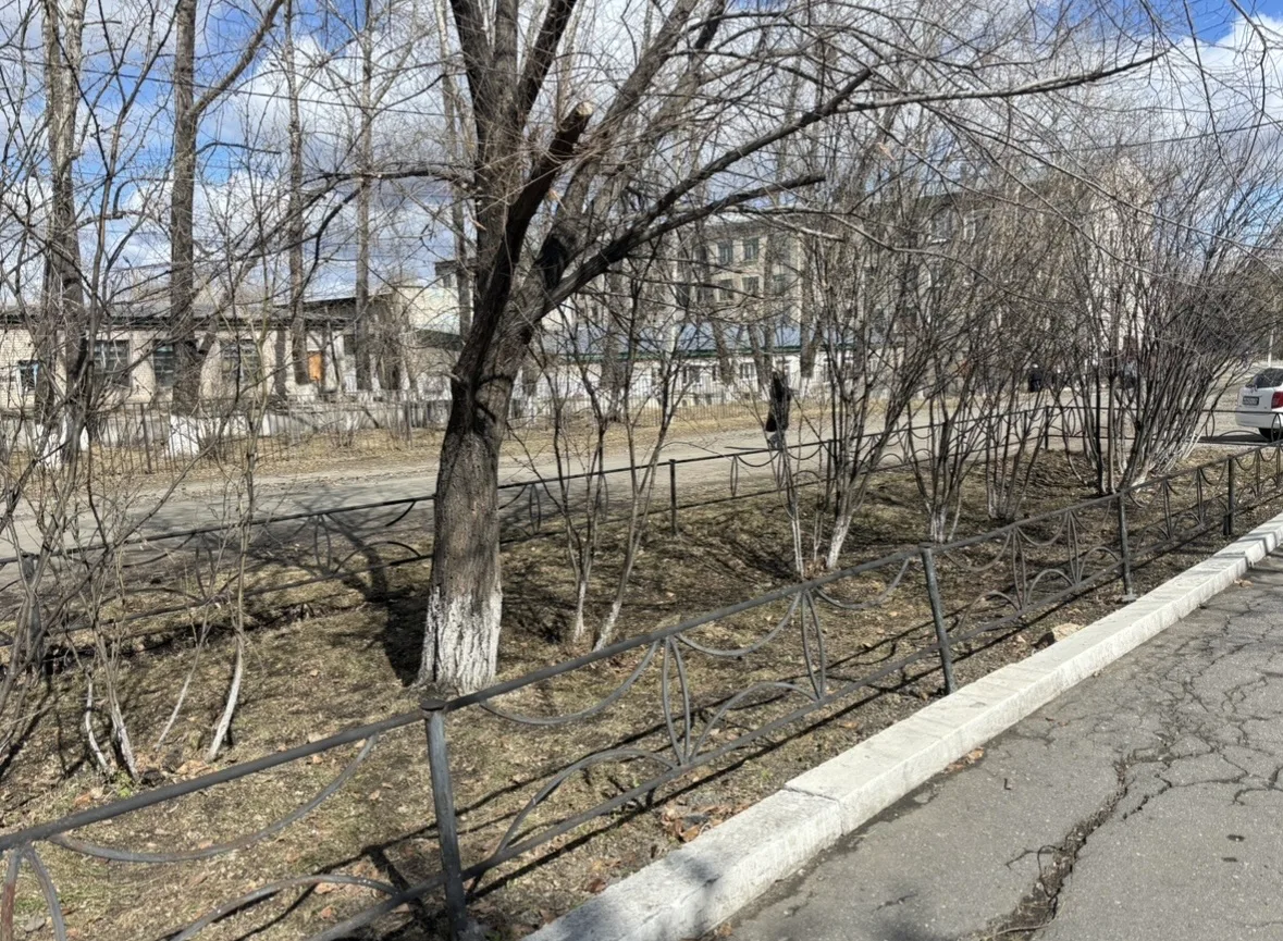 В преддверии майских праздников на территории спортивной школы Магдагачинского округа и здания стади