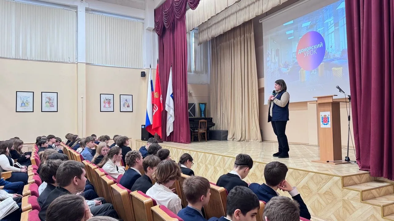 🩸 Сегодня советник директора провёл встречу с учениками 7–11 классов, посвящённую важной теме — доно