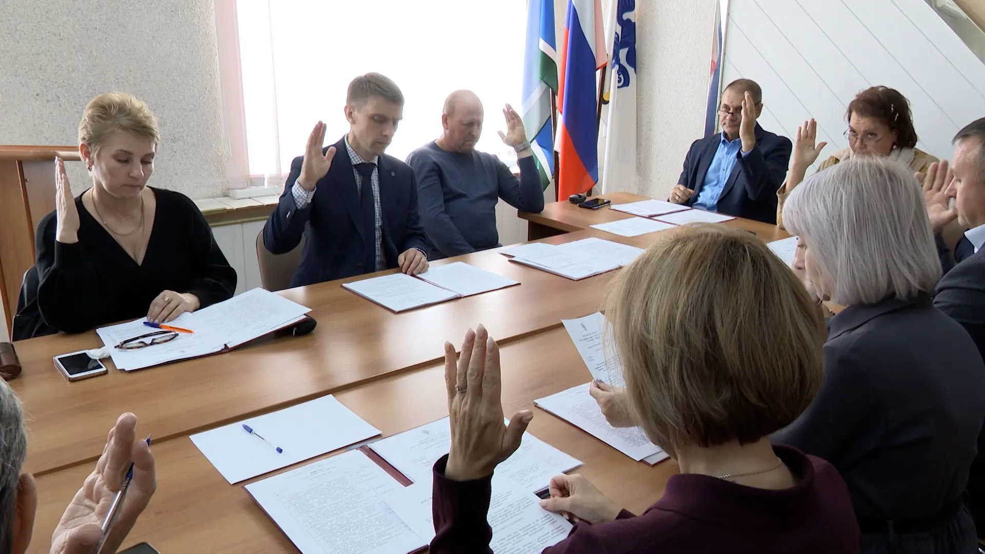 Состоялось заседание городской Думы.   На заседании рассмотрели тринадцать вопросов и п...