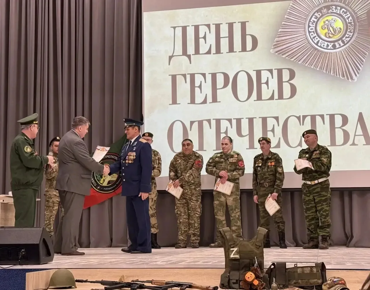 Почёт и уважение героям: Как школа отметила День Героев Отечества  Сегодняшнее торжественное событие