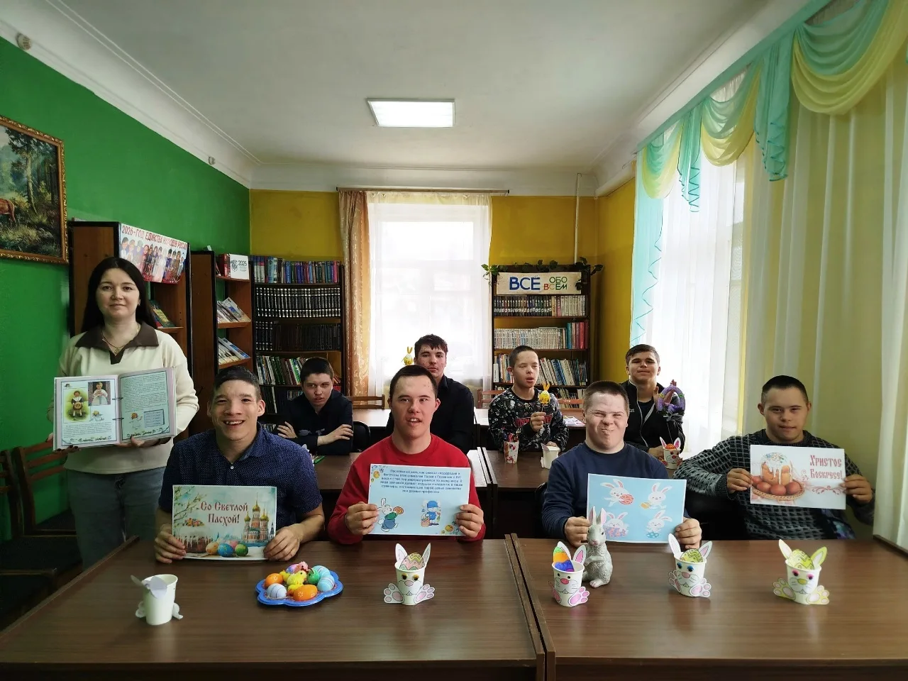 К празднику Пасхи сотрудники Серафимовской сельской детской библиотеки в рамках кружка ...