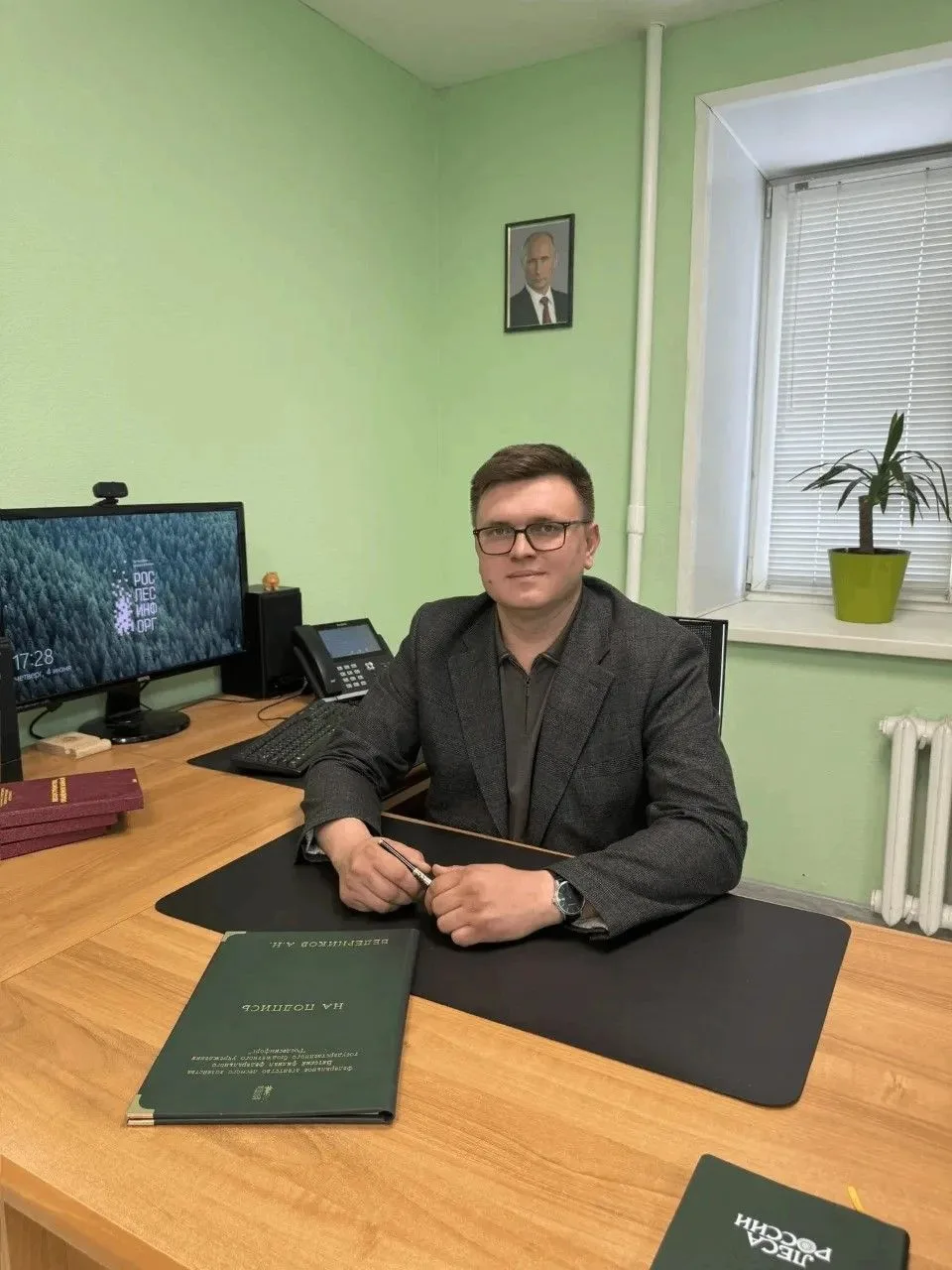 Сегодня День Рождения отмечает директор Вятского филиала Рослесинфорга Андрей Ведерников