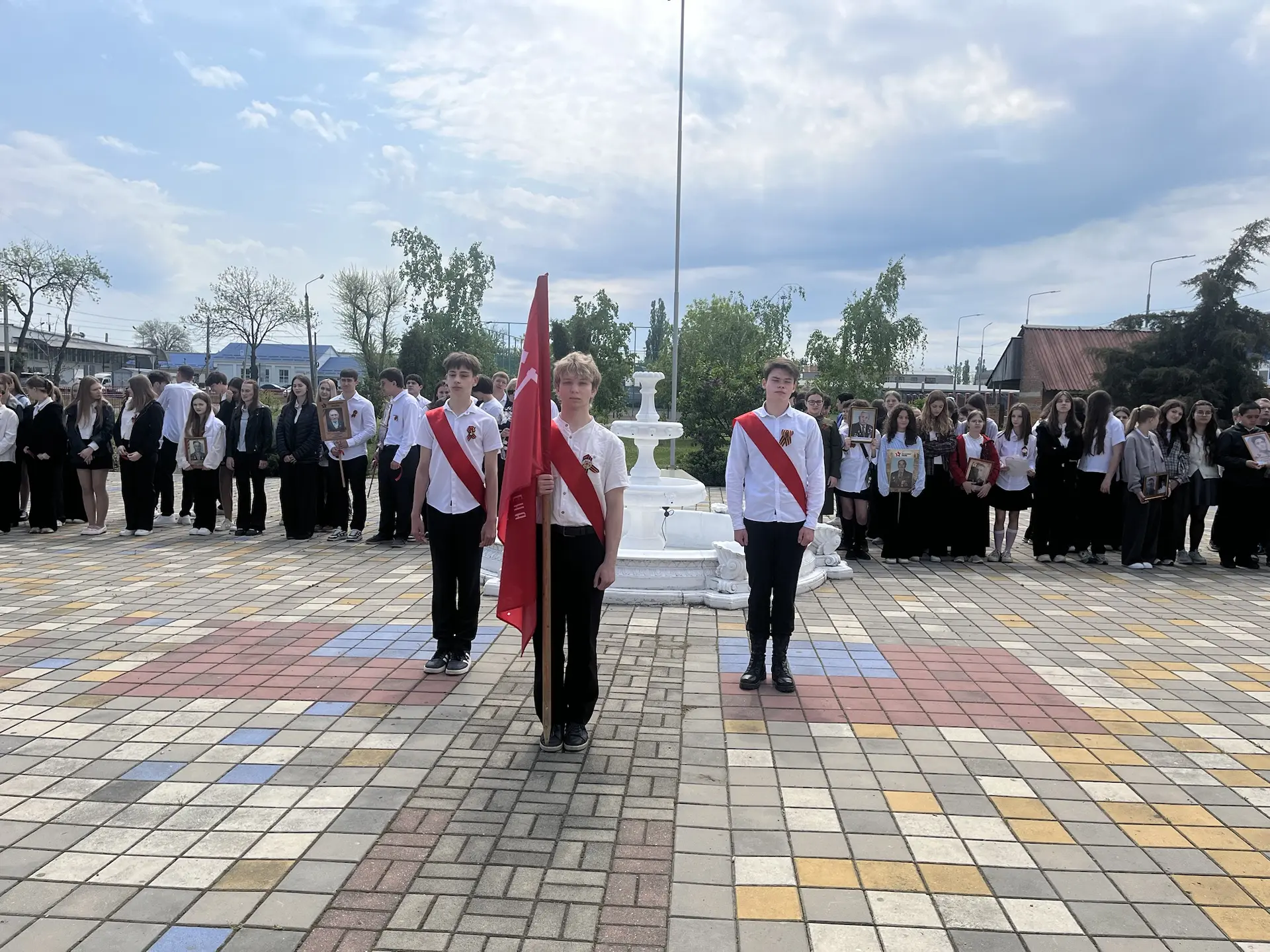 🇷🇺 Сегодня в гимназии прошла торжественная линейка, посвященная Дню Победы в Великой Отечественной в