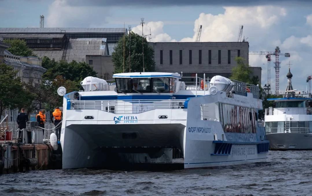 🛥️В Питере запустили новый водный маршрут до Петергофа.

Скоростные катамараны отправляются от Адми