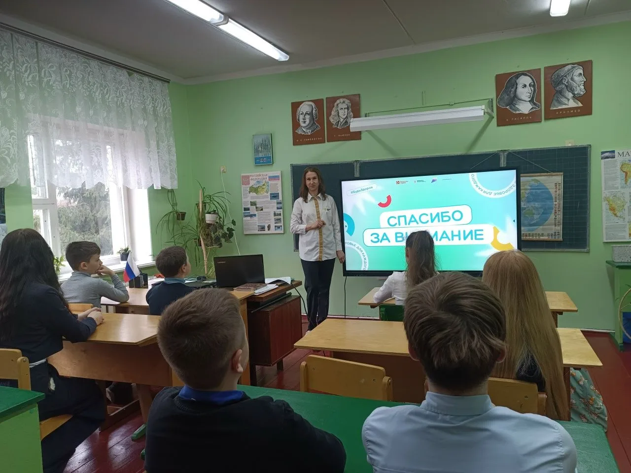 Советник директора по воспитанию и взаимодействию с детскими общественными объединениями Плахова Нат
