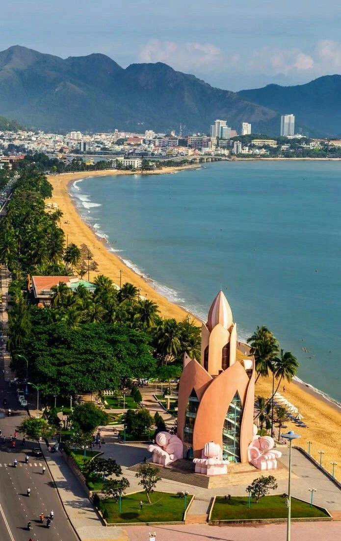 🏝️ Хочется сбежать от рутины и окунуться в атмосферу тропического счастья? Нячанг ждёт...