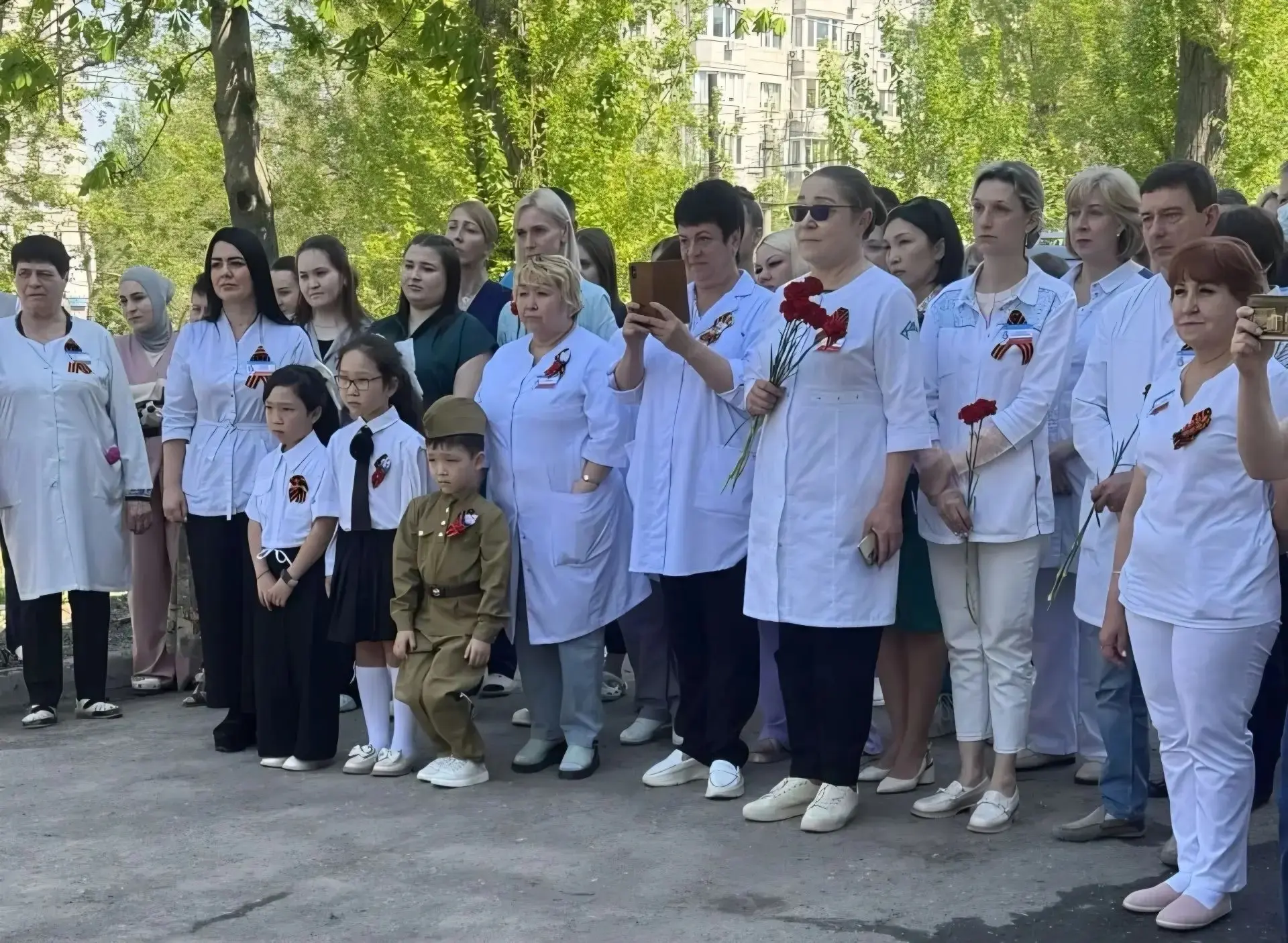 Светлая память и связь поколений: в 6-й горбольнице отметили грядущий День Победы⭐️

Сегодня во двор