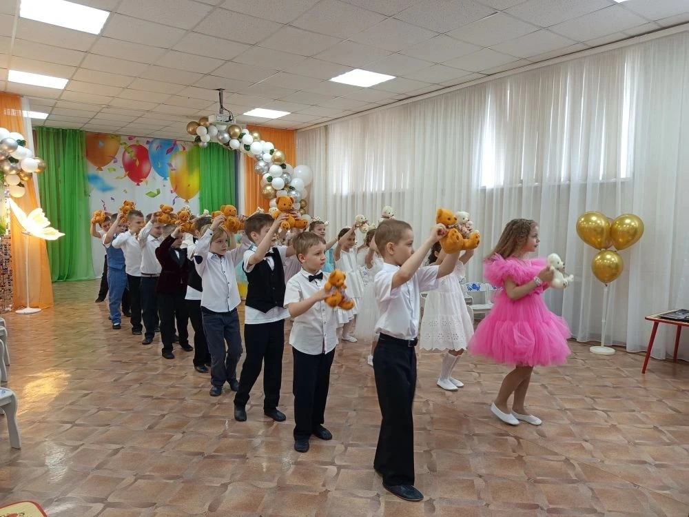 Трогательное прощание ребят со своими первыми наставниками🥰👫

В подготовительной группе N 10 состо