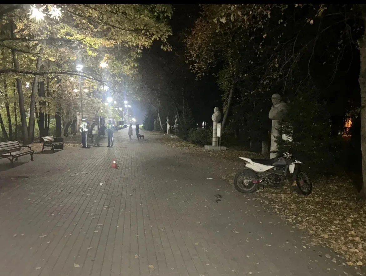 В Горно-Алтайске на территории Парка Победы нетрезвый мотоциклист сбил пешехода. Авария...