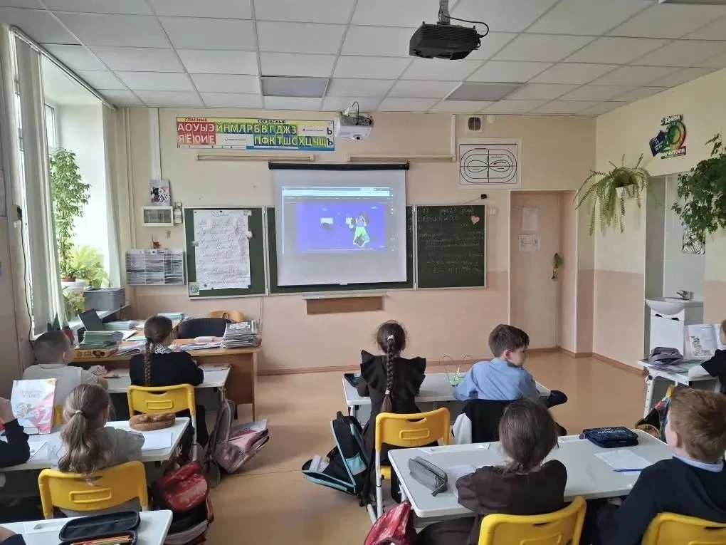«Цифровой ликбез»: Учимся жить в цифровом мире! 📱💻  Дорогие родители и ученики! Мы продолжаем важную