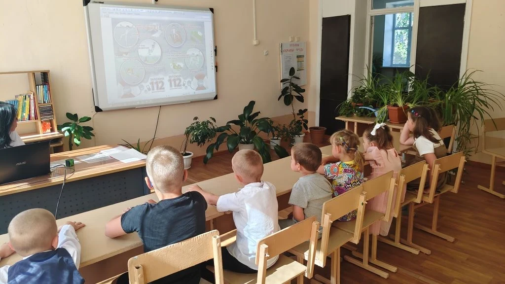 Сегодня, в ходе «Единого дня безопасности», в нашей школе прошла профилактическая беседа с ребятами 