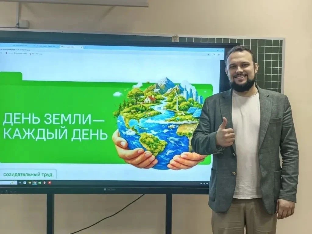 ⚡️📝РАЗГОВОРЫ О ВАЖНОМ  🇷🇺 Утро понедельника в школах Каширы традиционно началось с торжественной лин