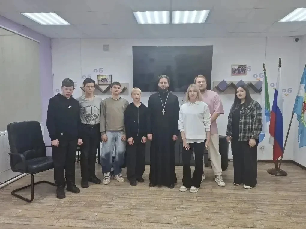 3 июня в Молодёжном центре прошло мероприятие "Разговоры по душам" с представителем Епа...