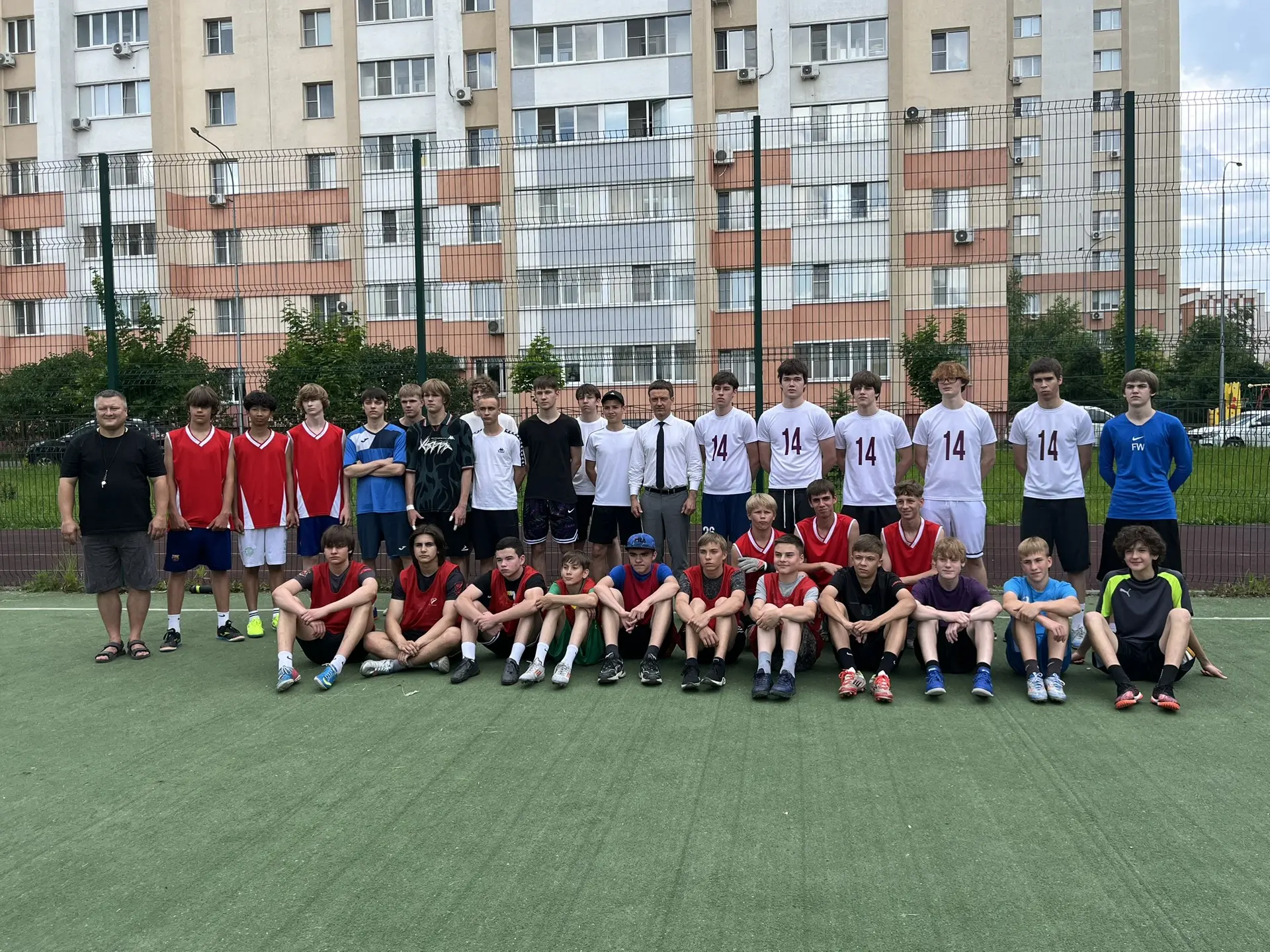 ⚽️ФУТБОЛ ОБЪЕДИНЯЕТ!

На базе Академического лицея №14 имени генералиссимуса А.В. Суворова в рамках 