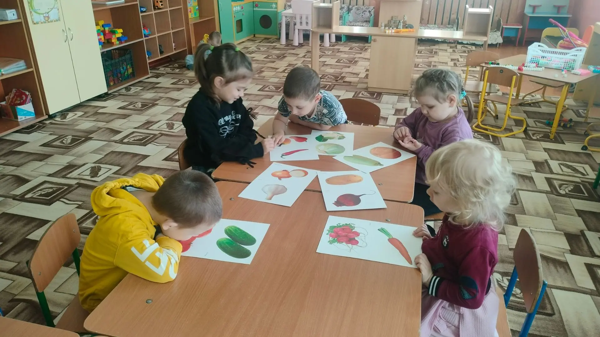 "Неделя Неболейки".
"День витаминки".

В нашем детском саду мы уделяем большое внимание здоровью вос