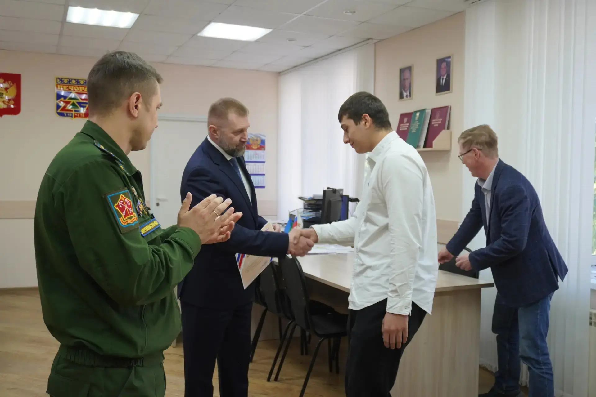 Сегодня вручили Дипломы Мансуру Рзаеву, Льву Кононенко и Артему Сенникову. Ребята побед...