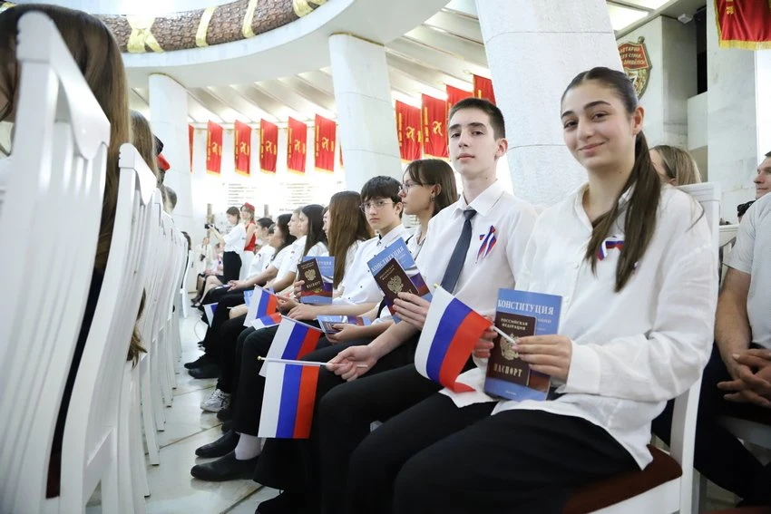 10 июня 2026 года, в преддверии Дня России, в музее-панораме состоялось торжественное вручение паспо