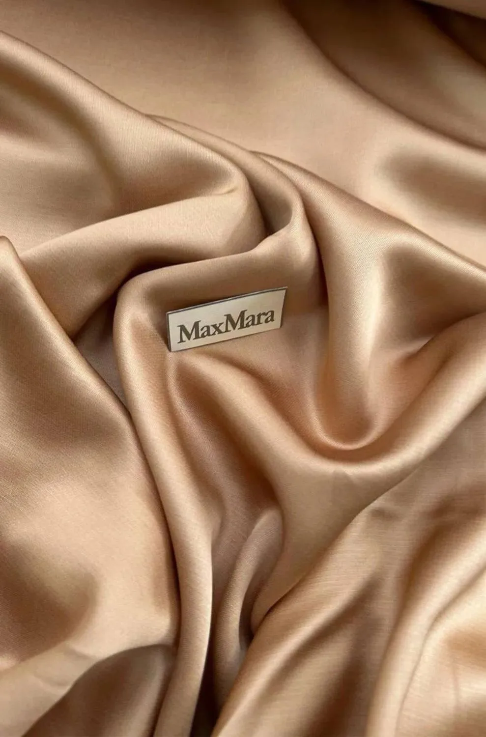 Эксклюзив в нашей коллекции: Лимитированный итальянский лоскут Max Mara ✨