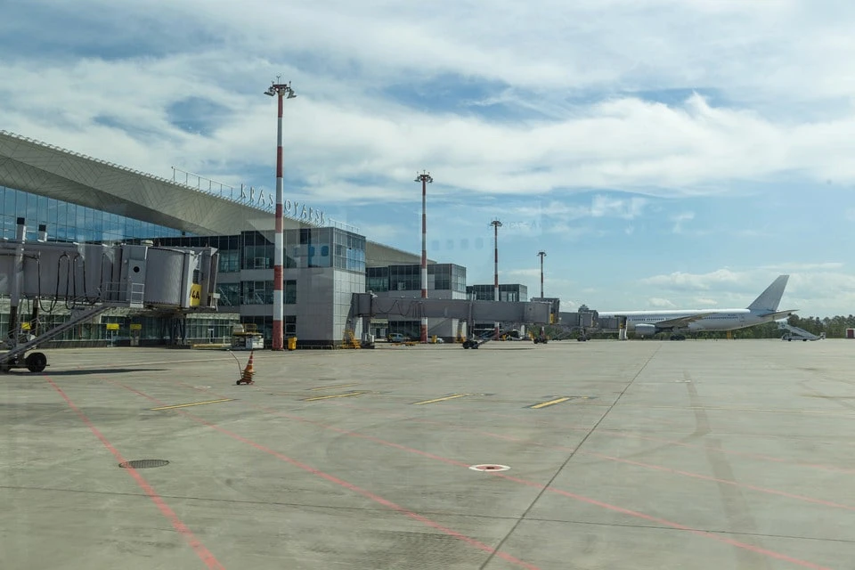 ✈️ В международном аэропорту Красноярск имени Д.А. Хворостовского телетрап повредил Air...