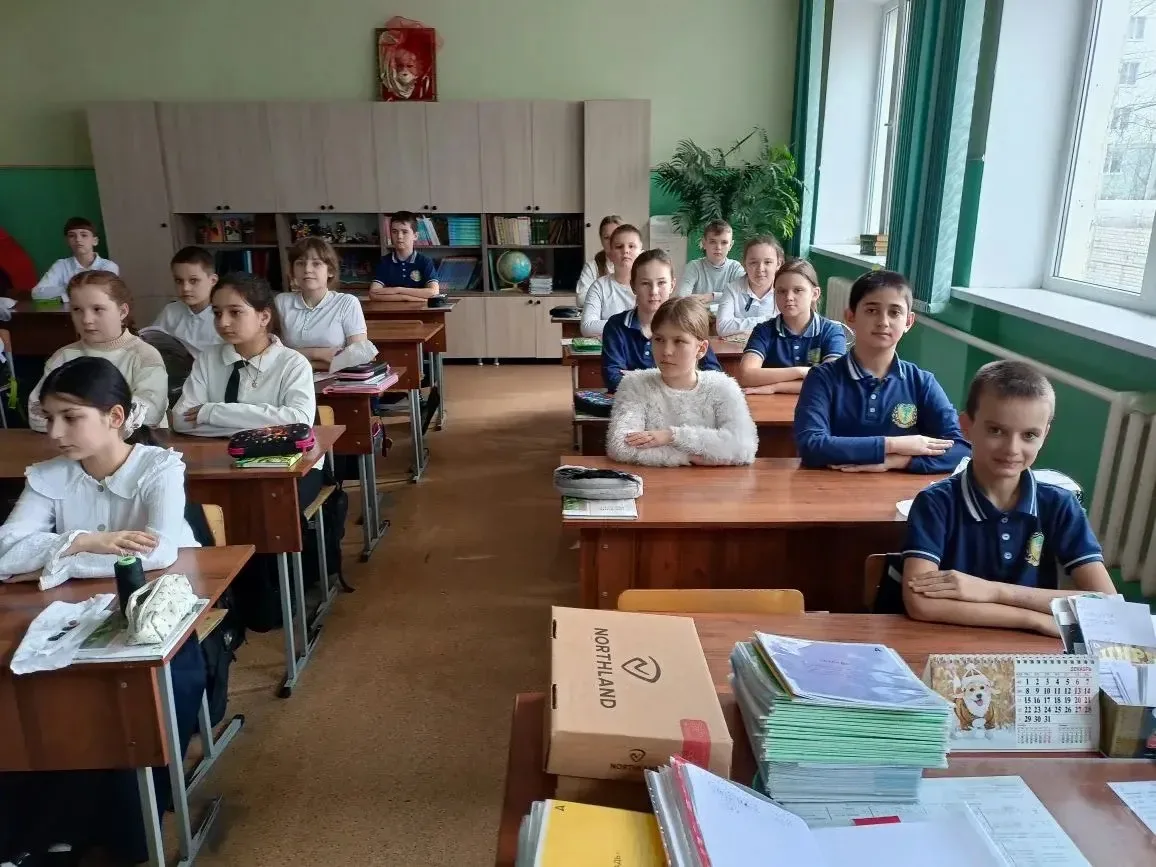 27 января в нашей школе прошли классные часы, посвященные 82 годовщине полного освобождения Ленингра