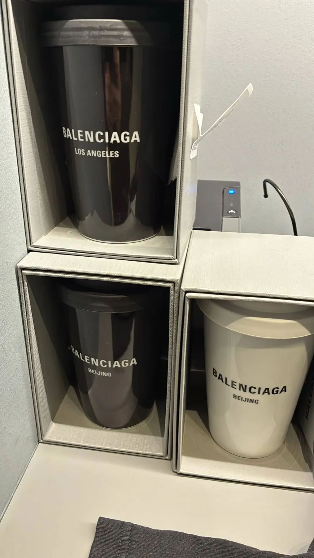 Доступные стаканы Balenciaga