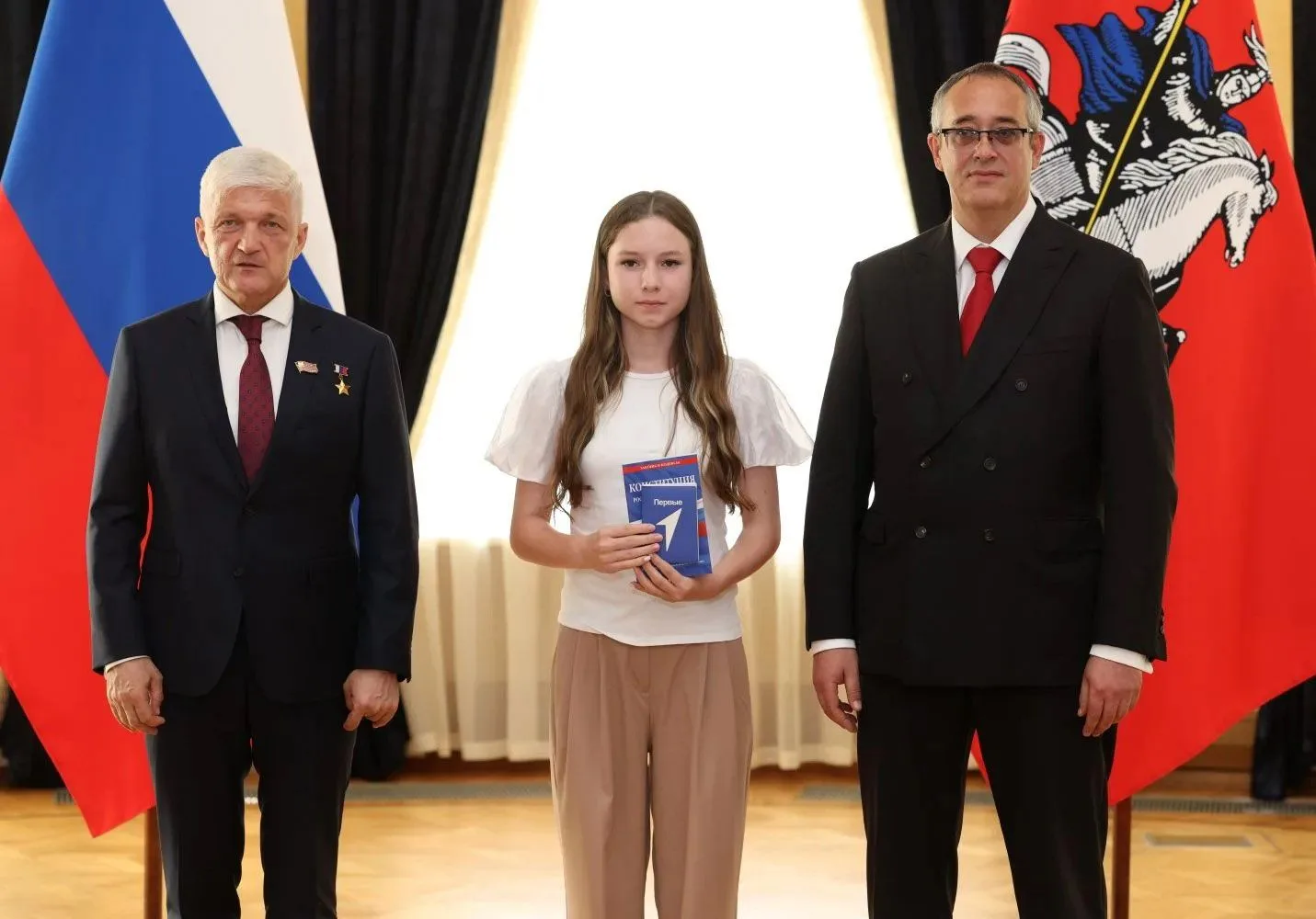 Мы — граждане России!

🇷🇺 11 июня ученики нашей школы Евгения и Егор стали участниками торжественн