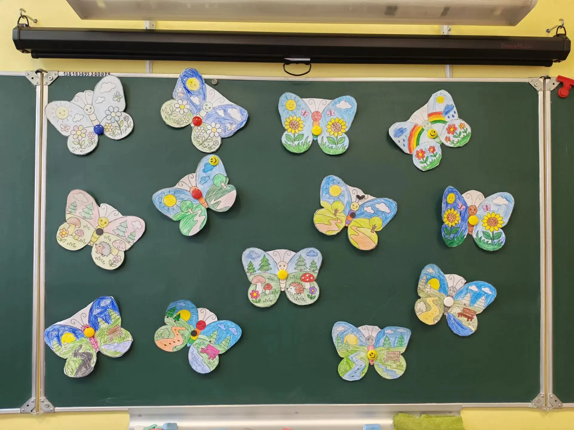 🧸Будни детского оздоровительного лагеря 

👨‍🏫 Сегодня с детьми говорили о бабочках - 19 июня - де
