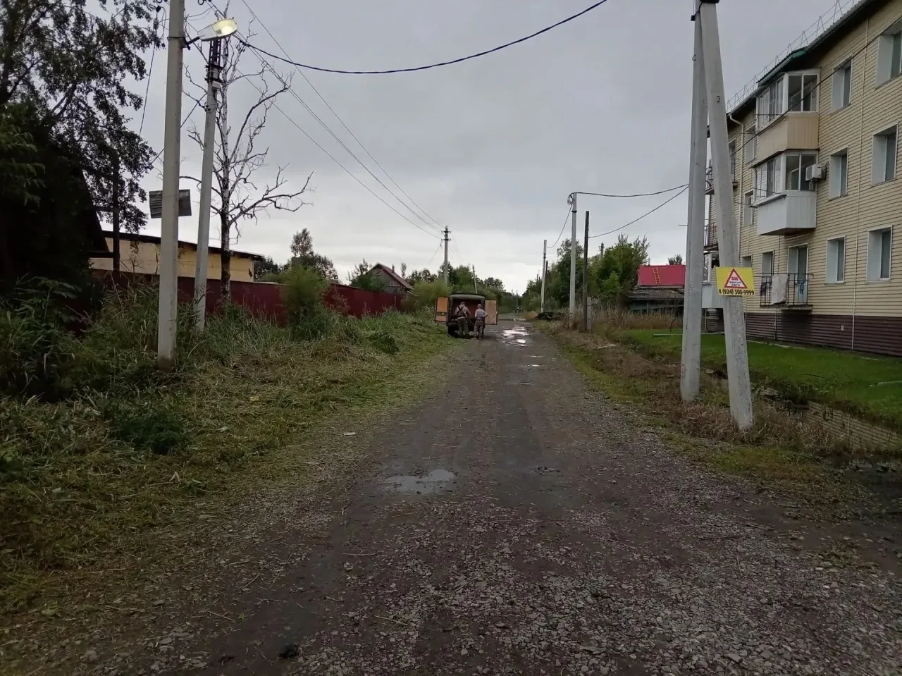 Администрацией Смидовичского городского поселения продолжаются работы по скашиванию сор...