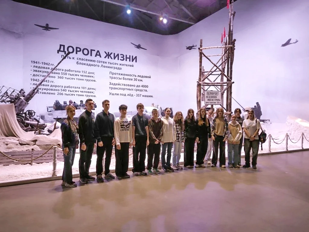 На весенних каникулах учащиеся 9 «А» и 9 «Б» классов посетили музей патриотического объединения «Лен