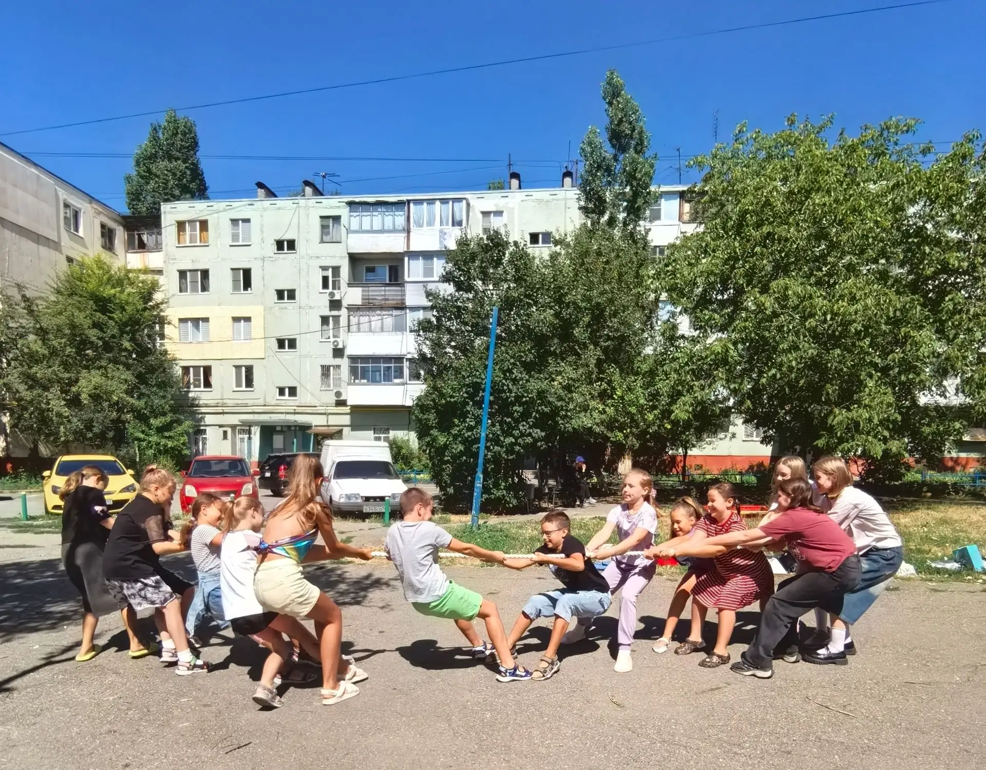 На спортивной площадке подросткового клуба «Искра» ЦДТ Ворошиловского района  прошла  в...