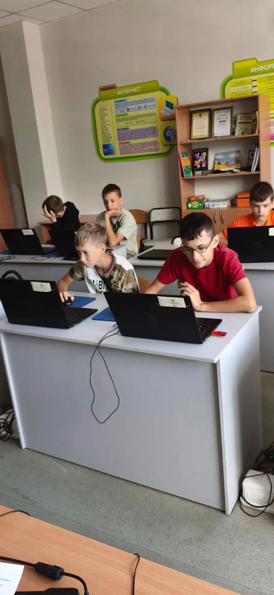 👨‍💻 Сегодня мы ненадолго отвлеклись от кода, чтобы заглянуть внутрь машин, которые ег...