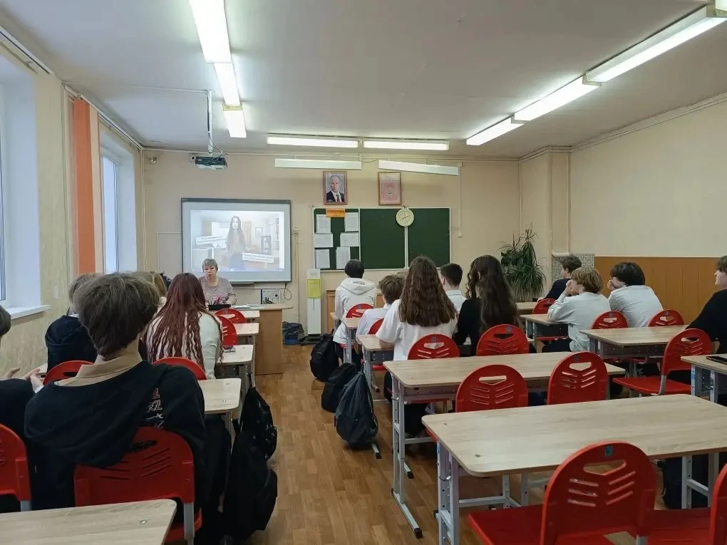 📞 Сегодня в нашей школе прошёл «Разговор о важном» на тему «Цифровой щит. Основные правилабезопаснос