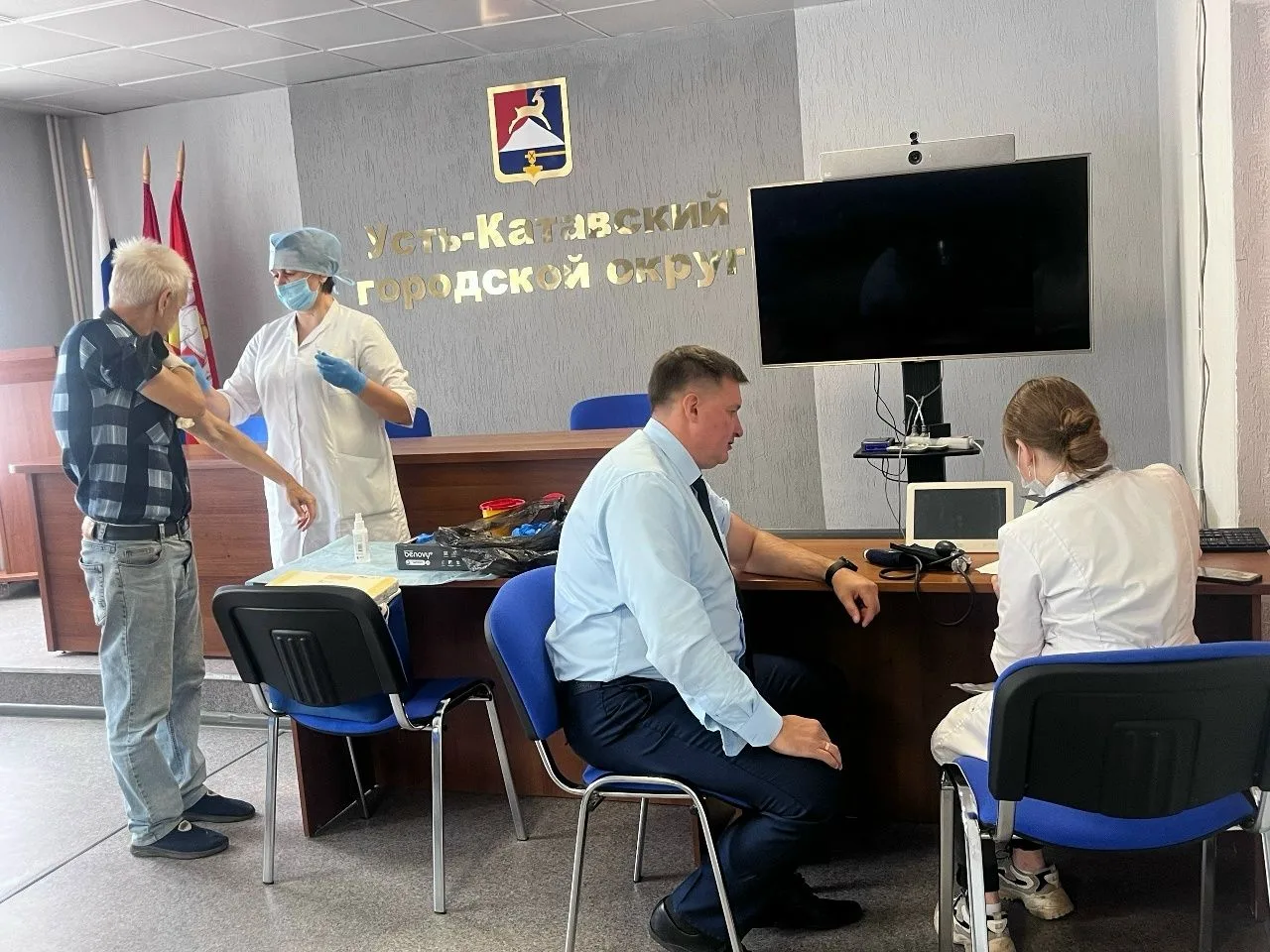 В АДМИНИСТРАЦИИ УСТЬ-КАТАВА ПРОШЛА ВАКЦИНАЦИЯ ПРОТИВ ГРИППА