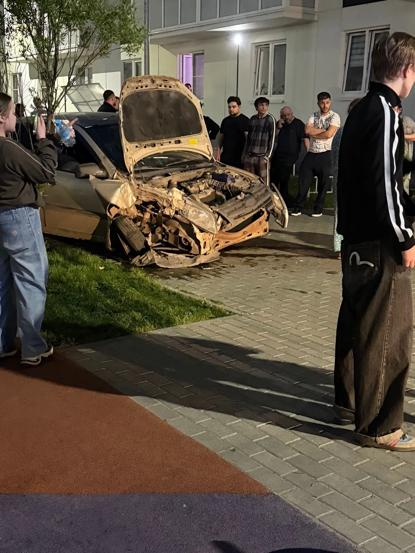 Инсульт за рулем, мужик умер , собрал 2-3 машины по касательной.