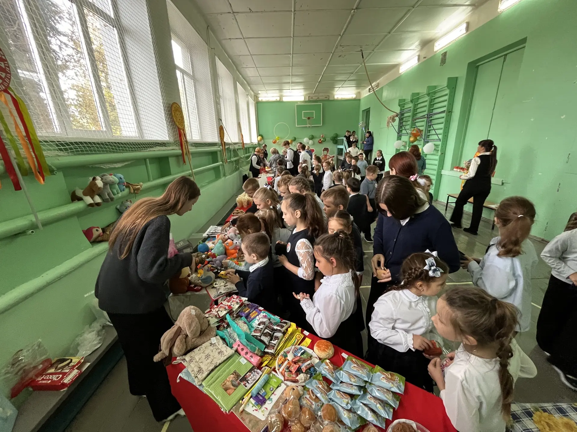 🍁 Осенняя ярмарка в нашей школе — море уюта и радости!