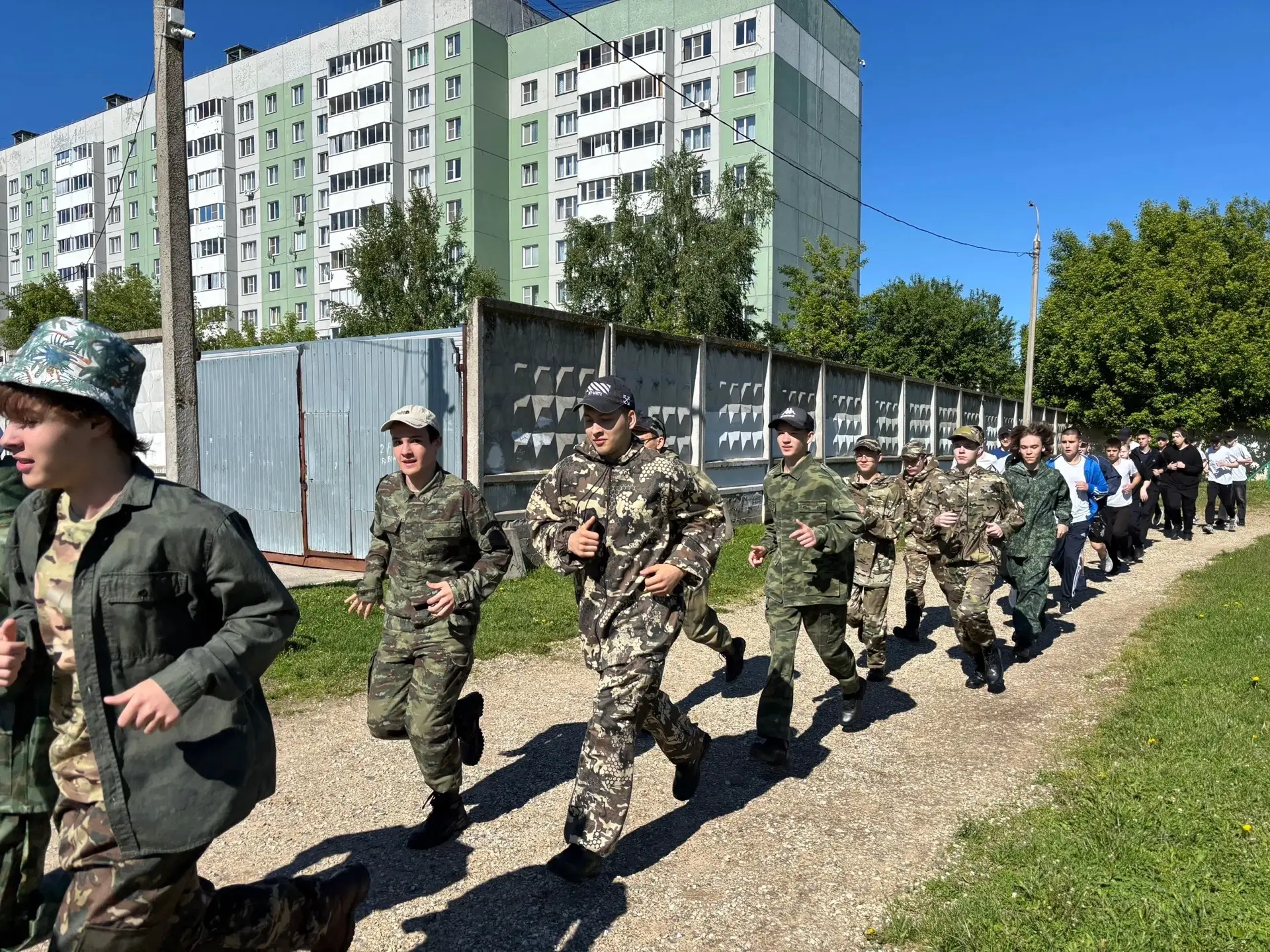 С первого дня лета наши юноши не отдыхают — они учатся важному. Учебные сборы для 8 и 10 классов — э