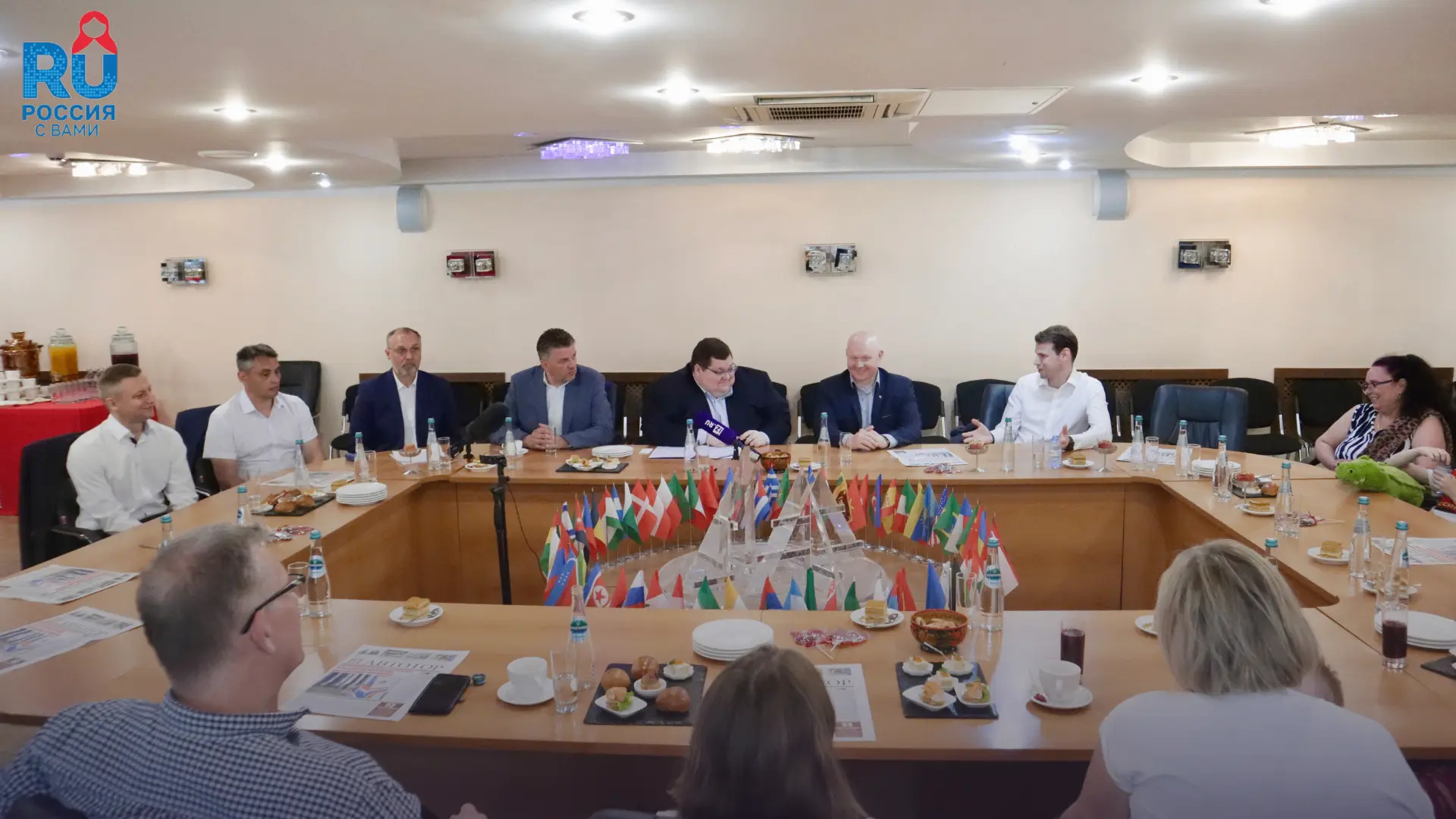❓ Почему всё больше людей из недружественных стран выбирают Россию, какие барьеры им пр...