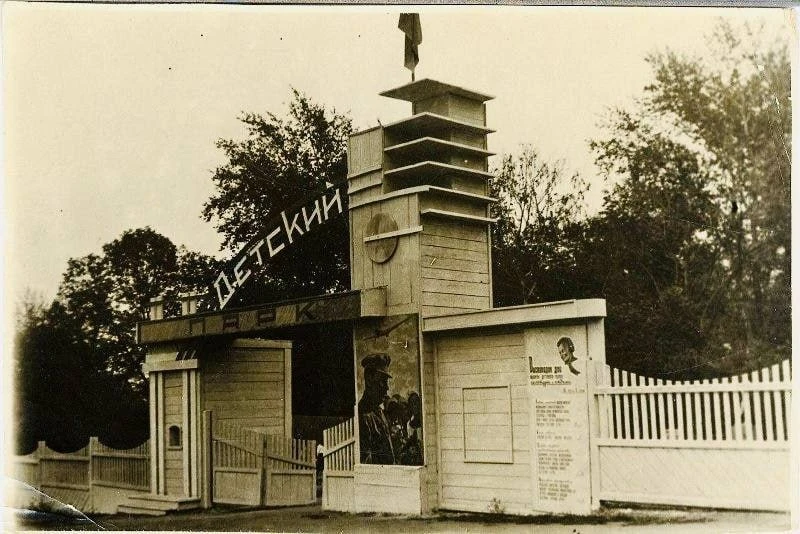 📸 Улица Свердлова в разные годы истории Пензы

На первом фото 1936 года изображён вход в детский па