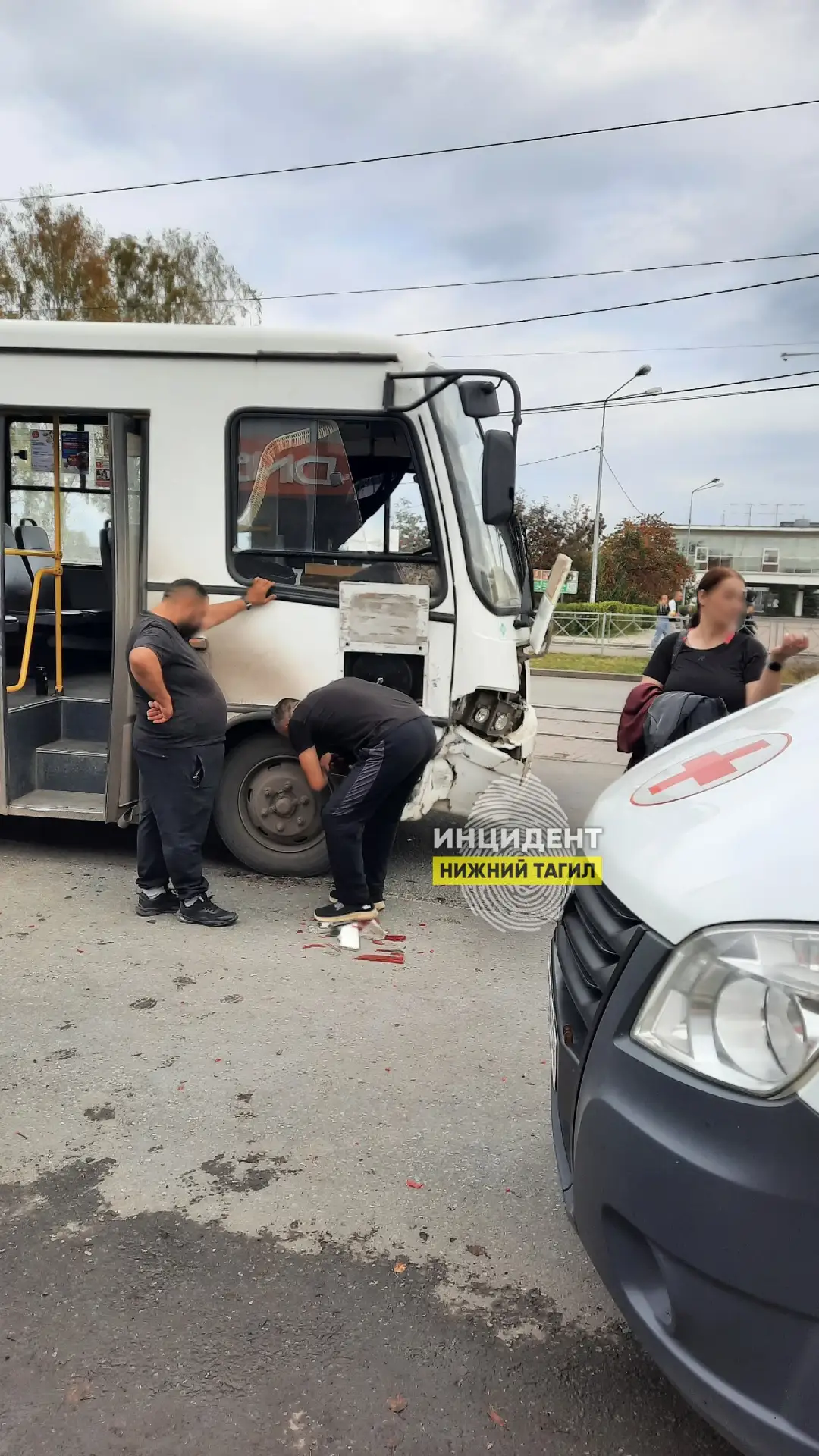 ⭕ На улице Фрунзе водитель отечественной легковушки не поделил дорогу с пассажирским ав...