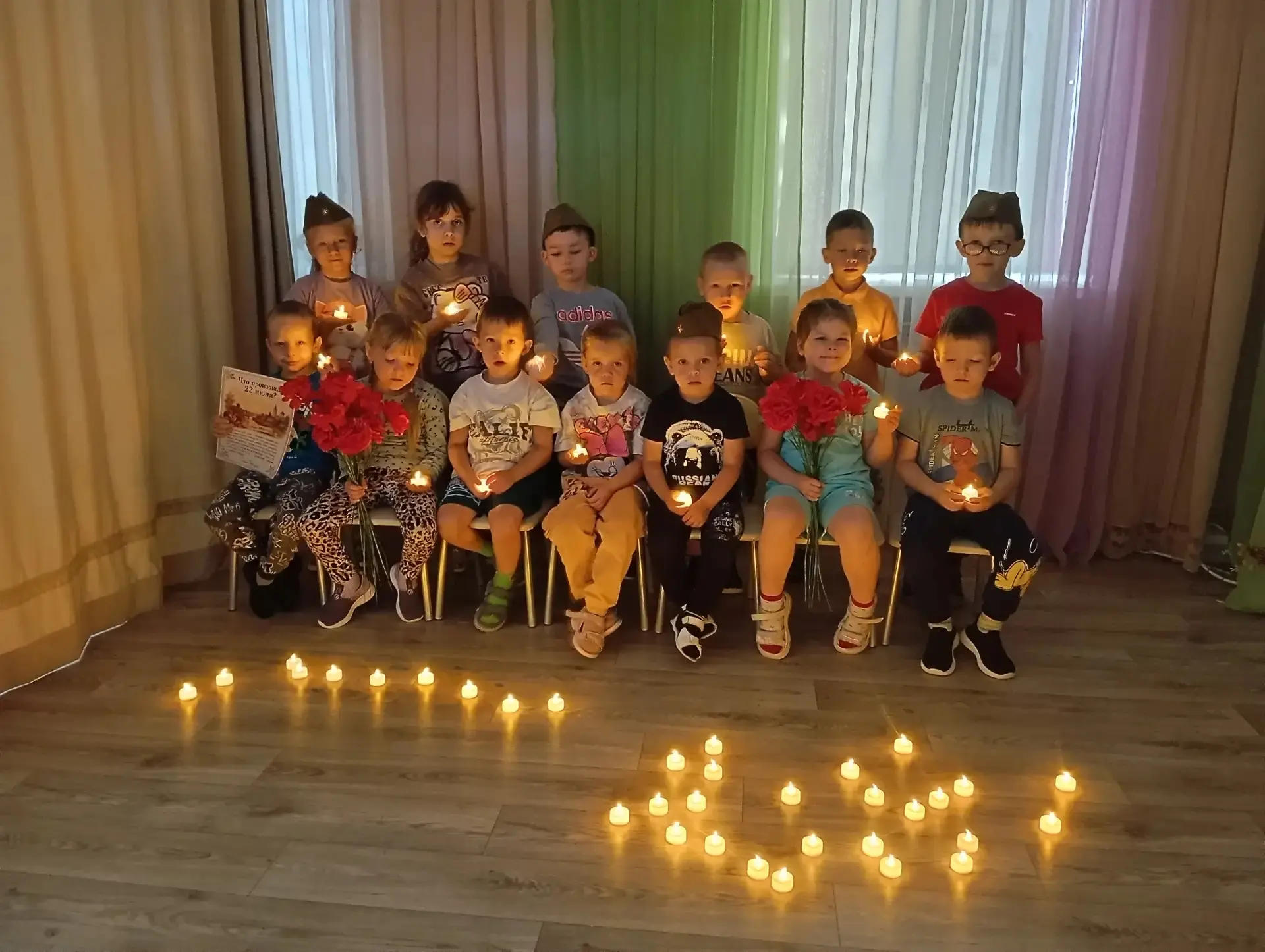 Сегодня, в День памяти и скорби (22 июня), наши Любознайки стали частью акции «Зажги свечу». Символи