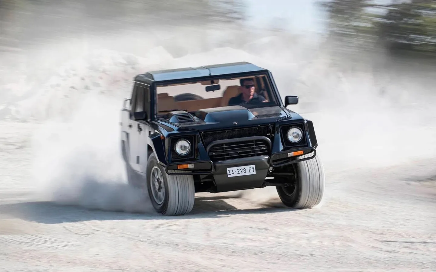 Самая странная Lamborghini в истории: как появился внедорожник LM002

Журнал Car and Driver в 1987 г