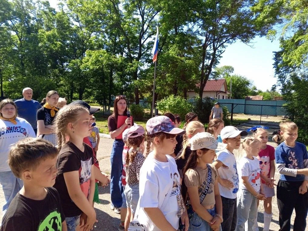 В средней школе № 2 села Камень-Рыболов прошло познавательное мероприятие, приуроченное ко Дню Росси