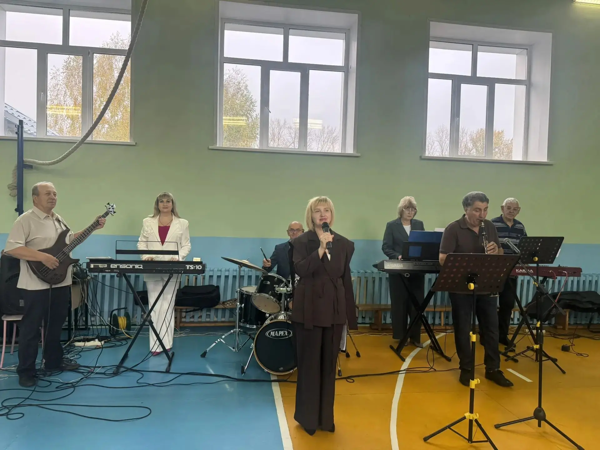 В школе №16 г. Гурьевска сегодня звучала живая музыка. Учащиеся стали гостями лекции-ко...